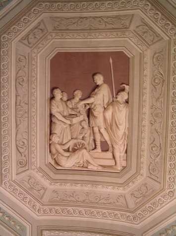 196ChiaroScuroOnMuseumCeiling
