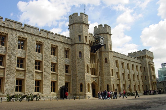 19fLondonTowerFront