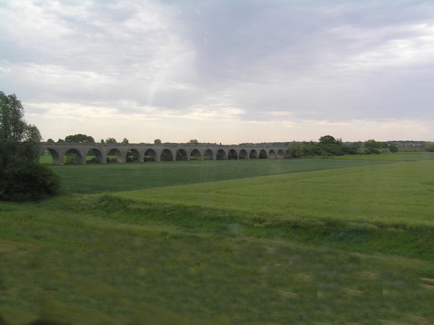 1.BridgeInLoireValley