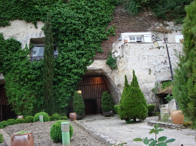 64LaCaveRest.2 In Tours