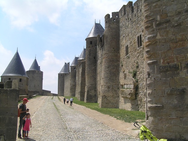 7.AlongSide The Wall