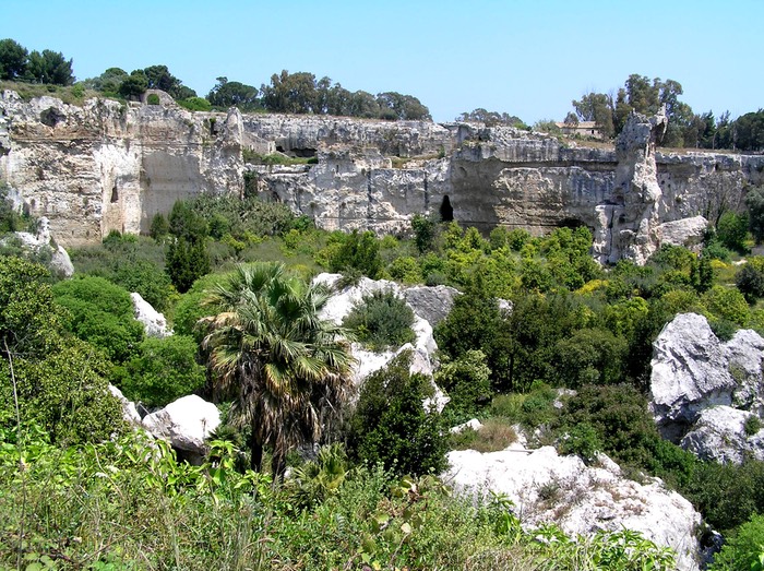 81SiracusaArchGarden