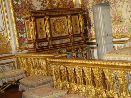 P61.MarieAntoinJewelryBox