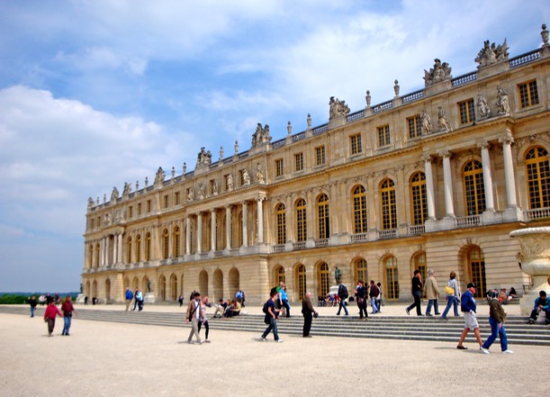 P67.BackStepsOfVersailles